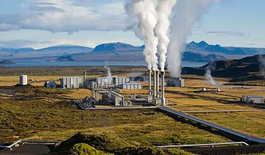 Получение горячей воды. Одна из геотермальных установок в Исландии